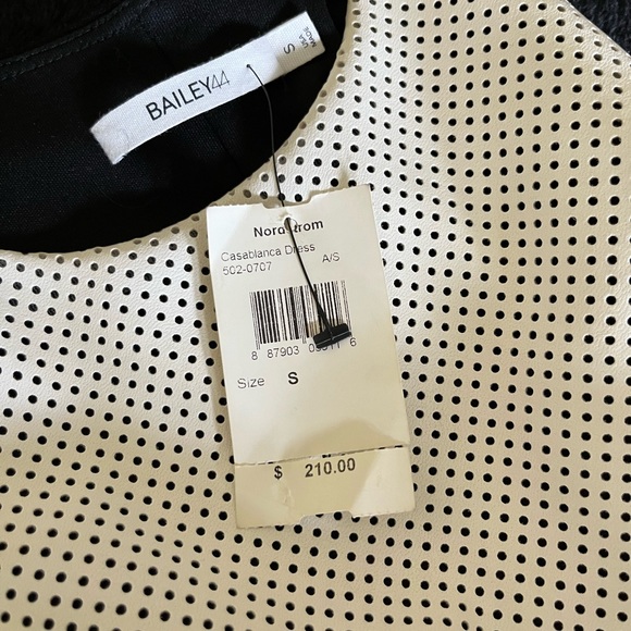 Bailey Casablanca Black/Creme leather like detailed front and solid black back - Picture 5 of 6